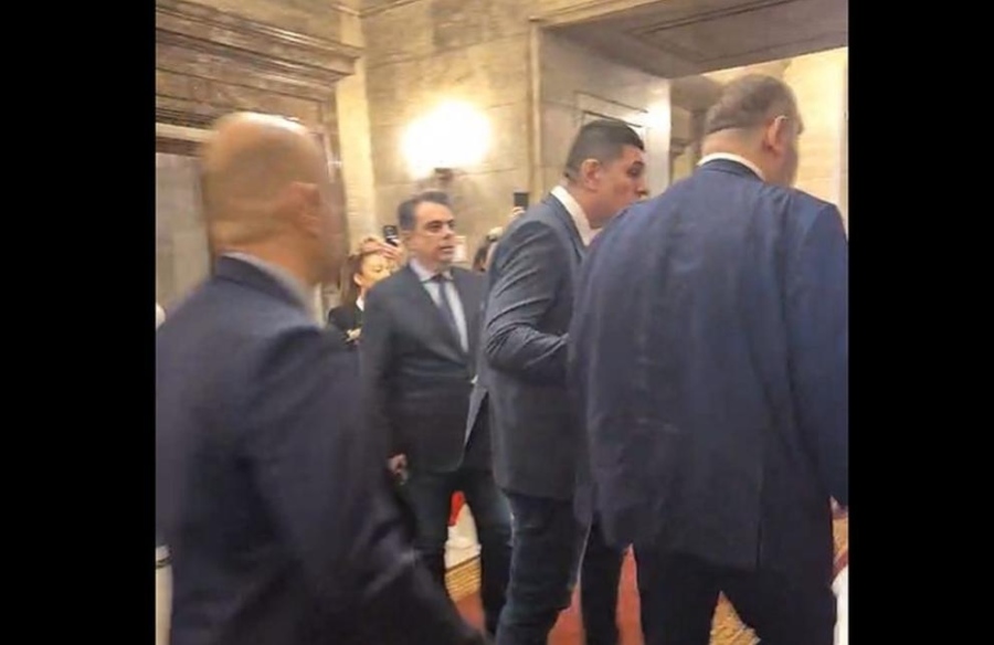 Словесен сблъсък между Мирчев и Пеевски в парламента 