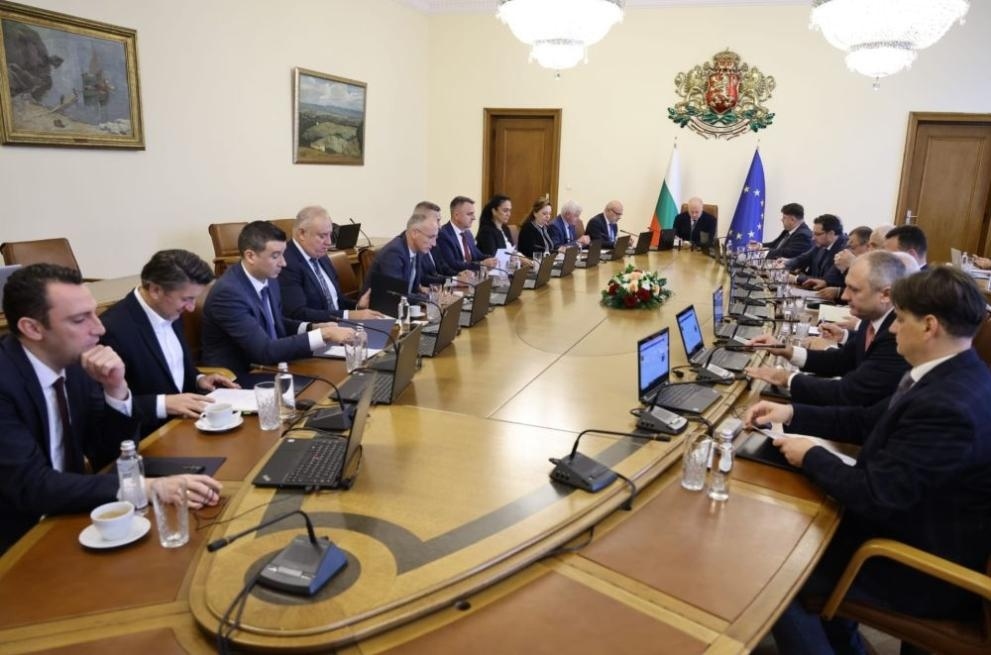 Правителството в оставка се събира в понеделник, ще гласува по 52 точки