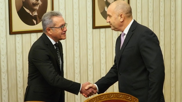 ДПС при Радев: Недоволни от удължителния бюджет и \