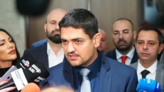 Мъж наряза гумите на десетки автомобили в столичния кв. \