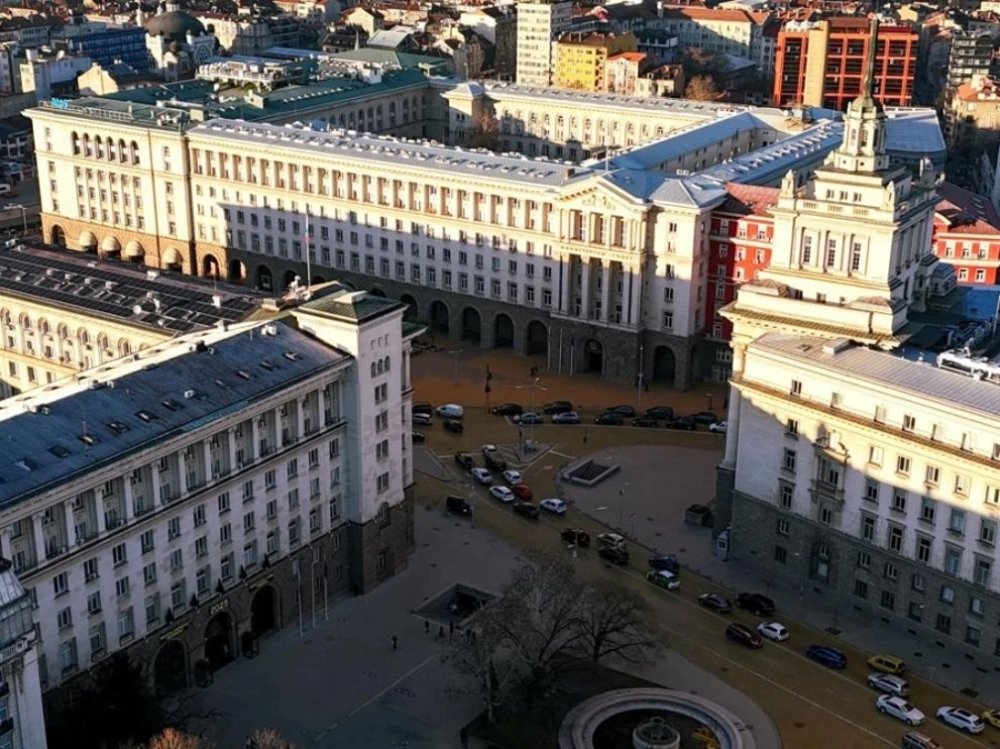 Вълна от политически реакции, след като Радев обяви, че подава оставка