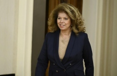 От журналистиката през БСП до първата жена президент: Коя е Илияна Йотова