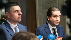 ДБ: Борисов и Пеевски платиха с ПВУ, за да закрият \