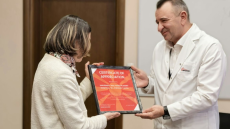 Пирогов с награда от посланикът на Северна Македония в България г-жа Агнеза Руси Поповска
