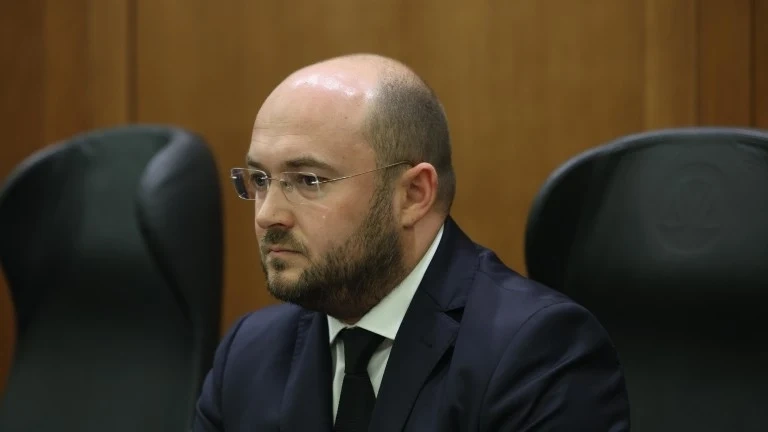 Временно отстраняват шефа на затвора в София заради искането за освобождаване на Брендо