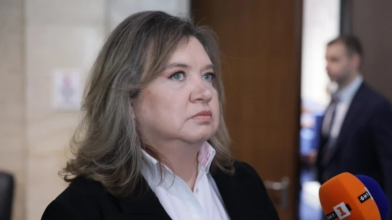 Киселова: Нека дадем поне 100 часа на Крум Зарков, защото 100 дни няма да има