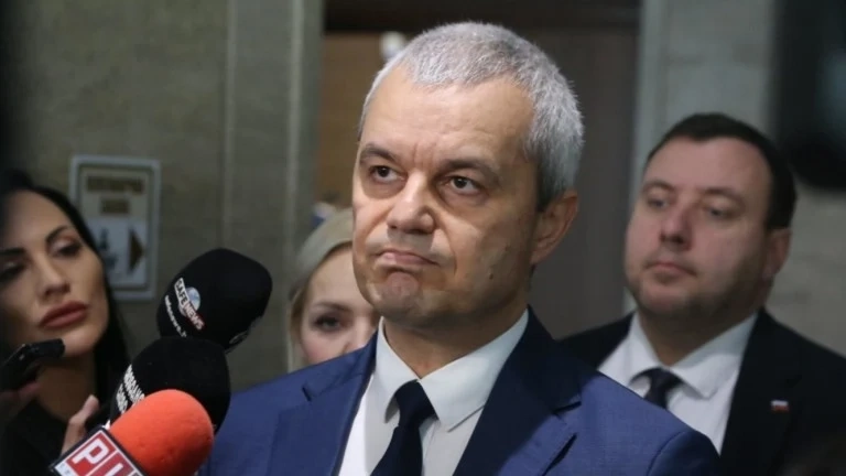 Костадинов потресен от служебния кабинет - вижда музей на восъчните фигури