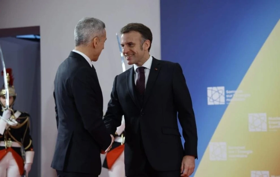 Макрон посрещна Гюров в Париж