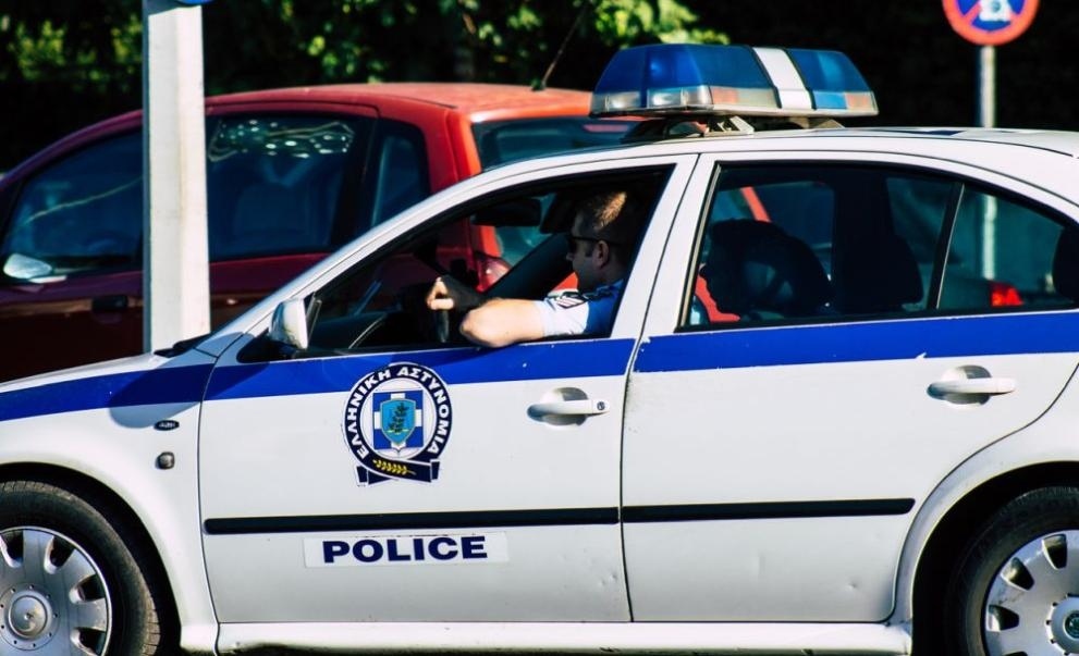 Кола с българска регистрация се вряза в кафене в центъра на Атина 