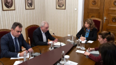 Йотова обсъди с ръководството на КЗК мерки за преодоляване на икономическите последствия от конфликта в Близкия изток