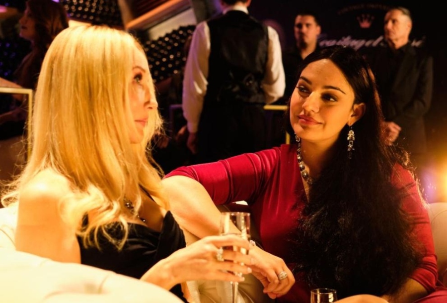 Ружа Игнатова – борба до край или бягство с парите?