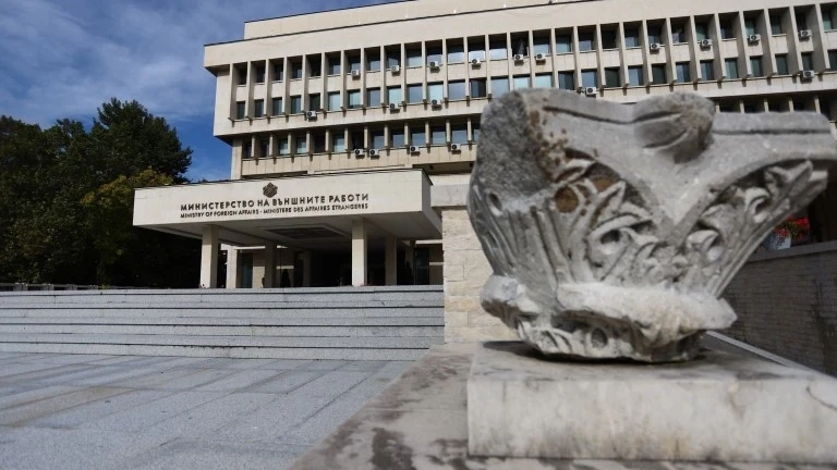 МВнР зове българите незабавно да напуснат Кувейт