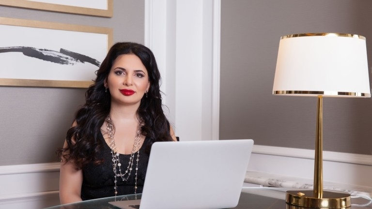 САЩ ще изплащат компенсации на измамените от криптокралицата Ружа Игнатова