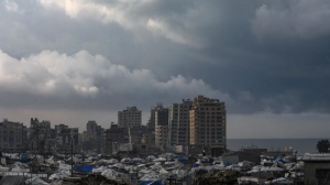 Палестинци рециклират развалините в Газа, за да възстановят подслони и улици 