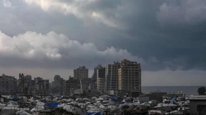 Палестинци рециклират развалините в Газа, за да възстановят подслони и улици 