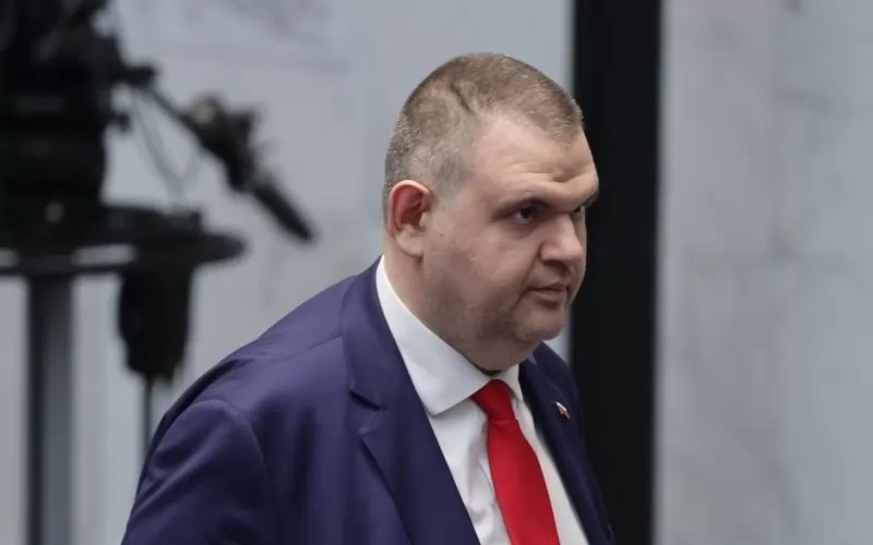 Кабинетът на Тодор Живков и Пеевски в парламента ще остане празен