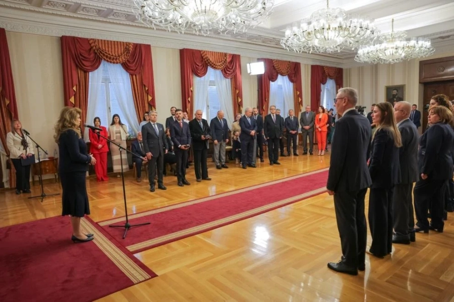 Президентът връчи почетен знак за заслуги в сферата на образованието и културата