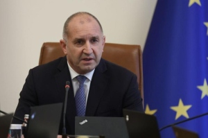 Радев: Научихме, че ще купуваме F-16, ще режем майчинството и ще намаляваме пенсиите - нищо не е вярно
