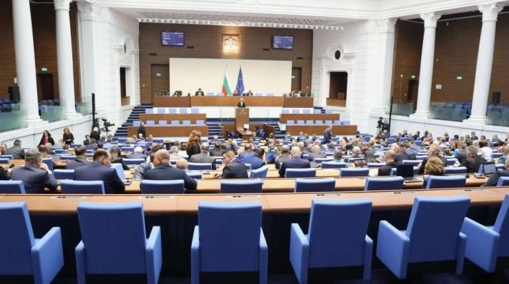 Депутатите ограничиха правомощията на особения търговски управител на „Лукойл“