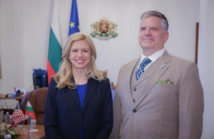 Доцова постави пред временно управляващия посолството на САЩ въпроса за визите за българи