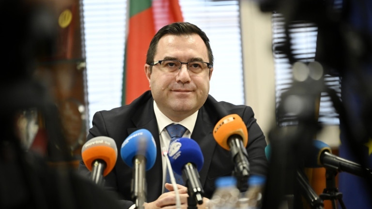 Шефът на КЕВР защити поскъпването на тока и парното от 1 юли