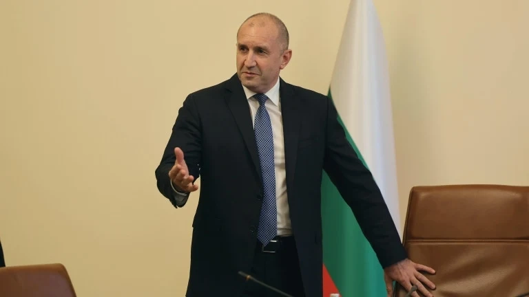 Радев: Минималната заплата няма да бъде замразявана тази година