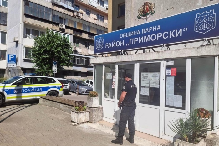 Задържаните служители на район „Приморски“ са знаели, че няма сграда, но са издавали удостоверения за търпимост