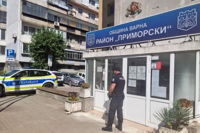 Задържаните служители на район „Приморски“ са знаели, че няма сграда, но са издавали удостоверения за търпимост