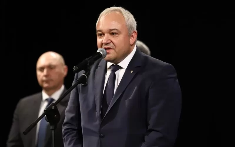 Един човек от задържаните 25 за \