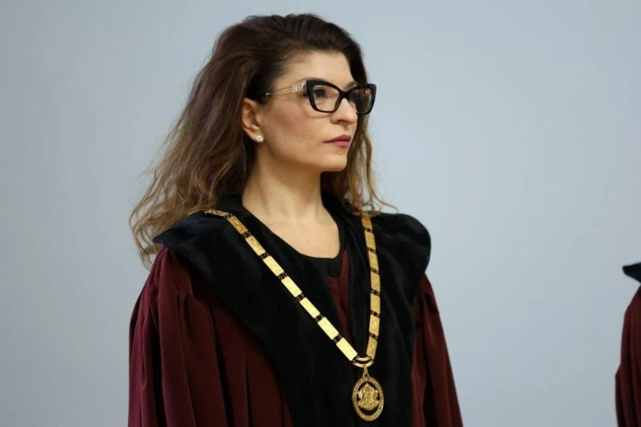 Десислава Атанасова: Не съм пътувала с частен полет до Дубай с Пеевски