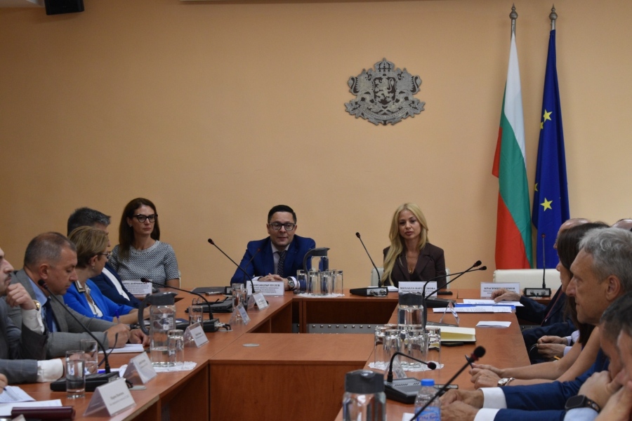 Пулев: Намаляваме административната тежест, вече имаме 273 предложения за мерки