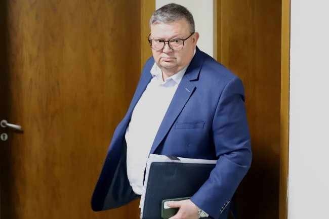 Цацаров си купил морска вила, апартамент и два гаража
