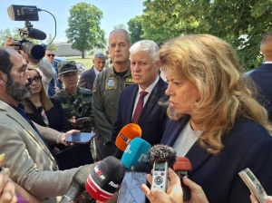 Йотова: Разполагането на американски самолети у нас не ни прави част от военните действия в Иран