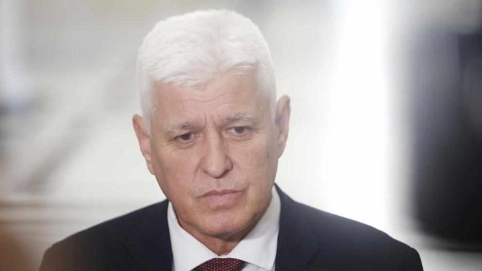 Военният министър: Самолетите в авиобаза „Безмер“ водят тренировъчни полети, спокойна е обстановката