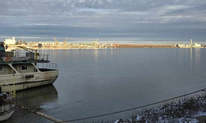 Кораб заседна в Дунав край Русе