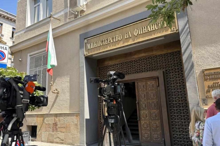 Предложение: Да се определи размер само на минималната заплата за 2027 г., след това механизъм