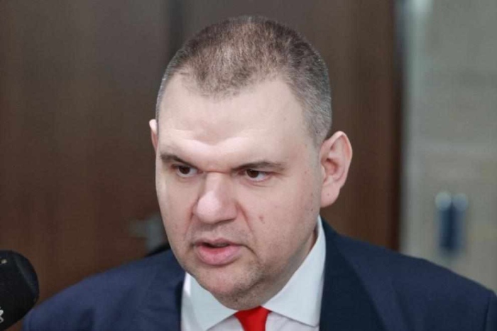Демерджиев сезира НАП за разходите за полети на Пеевски