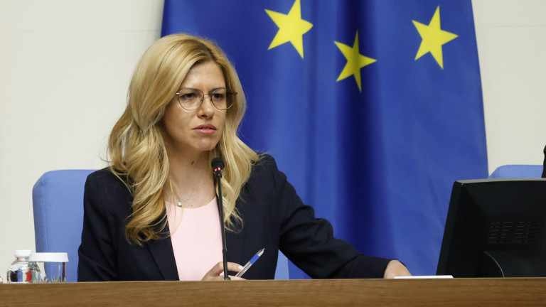 Управляващите категорични: Доцова няма да хвърли оставка заради Колтуклиева