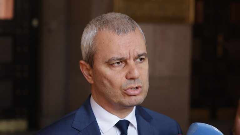 Навиват ли Костадинов да удари рамо на Йотова?