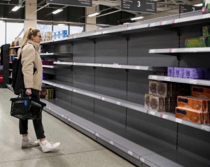 Британците изпразниха рафтовете с вода и консерви след призива за готовност при кризи